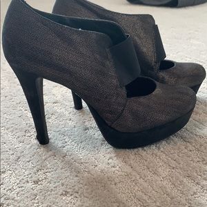 Jessica Simpson black metallic heels